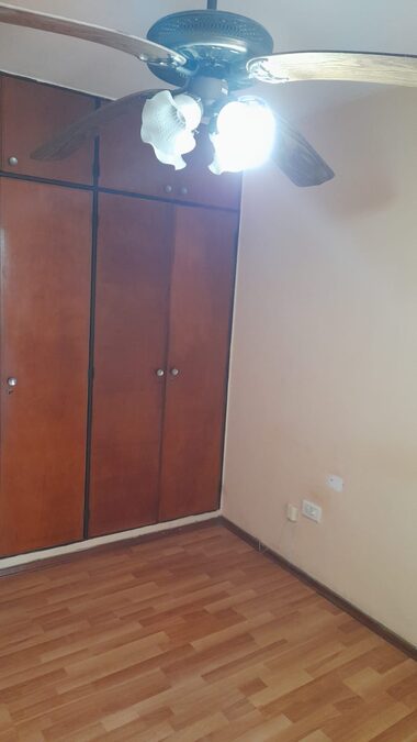 VENDO AMPLIO DEPARTAMENTO - 1 DORM C/COCHERA - MICROCENTRO