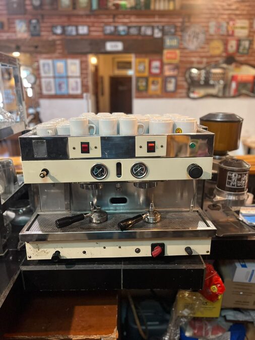 Cafetera profesional y Molinillo de café marca Rilo