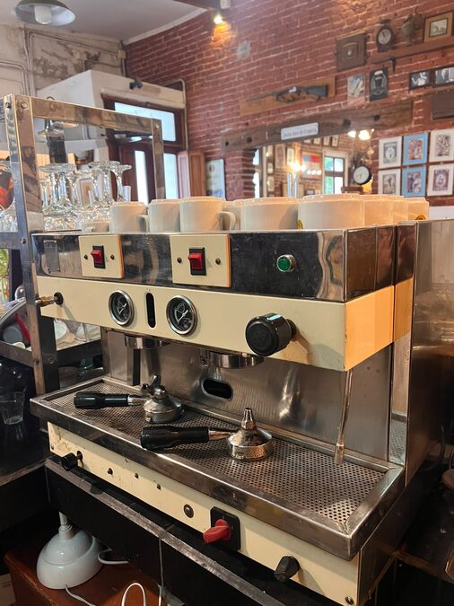 Cafetera profesional y Molinillo de café marca Rilo