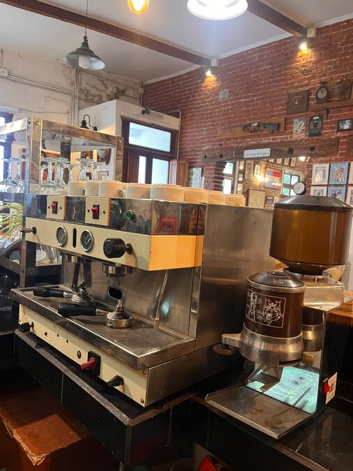 Cafetera profesional y Molinillo de café marca Rilo