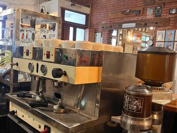 Cafetera profesional y Molinillo de café marca Rilo