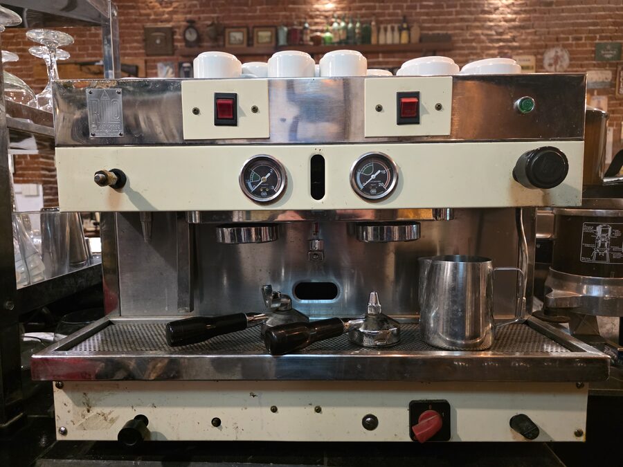 Cafetera profesional y Molinillo de café marca Rilo