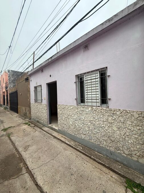 SE ALQUILA CASA DE DOS DORMITORIOS