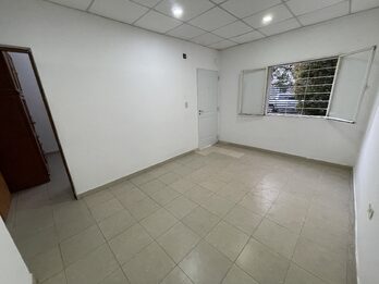 CASA CON PATIO Y COCHERA 2 DORMITORIOS ZONA GARRIGÓ Y LARRALDE