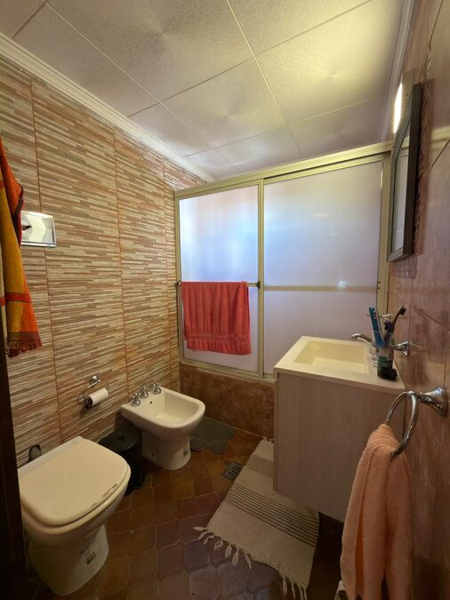 DUPLEX 2 DORMITORIOS Y COCHERA - GUTIERREZ Y PIRAN.