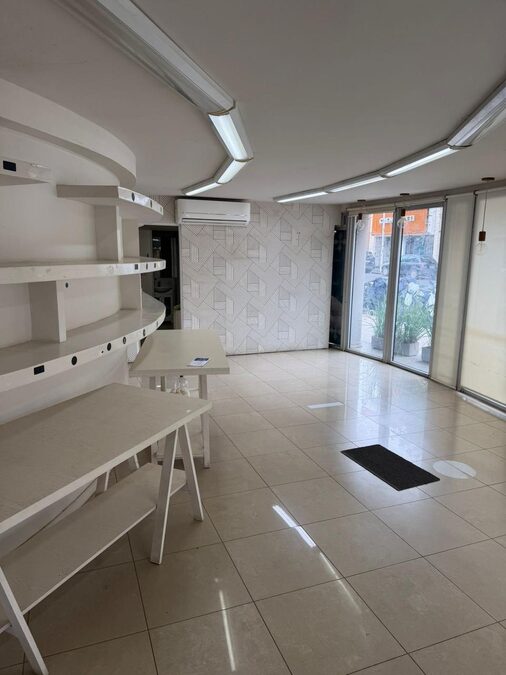 ALQUILO LOCAL COMERCIAL EN EL PARQUE