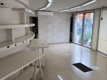 ALQUILO LOCAL COMERCIAL EN EL PARQUE