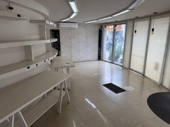 ALQUILO LOCAL COMERCIAL EN EL PARQUE
