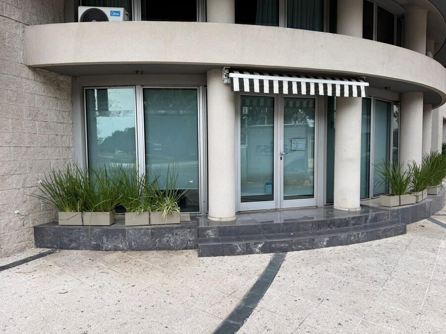 ALQUILO LOCAL COMERCIAL EN EL PARQUE