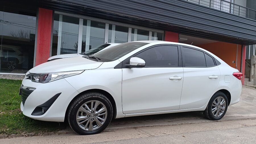 YARIS UNICA DUEÑA VENDO PERMUTO