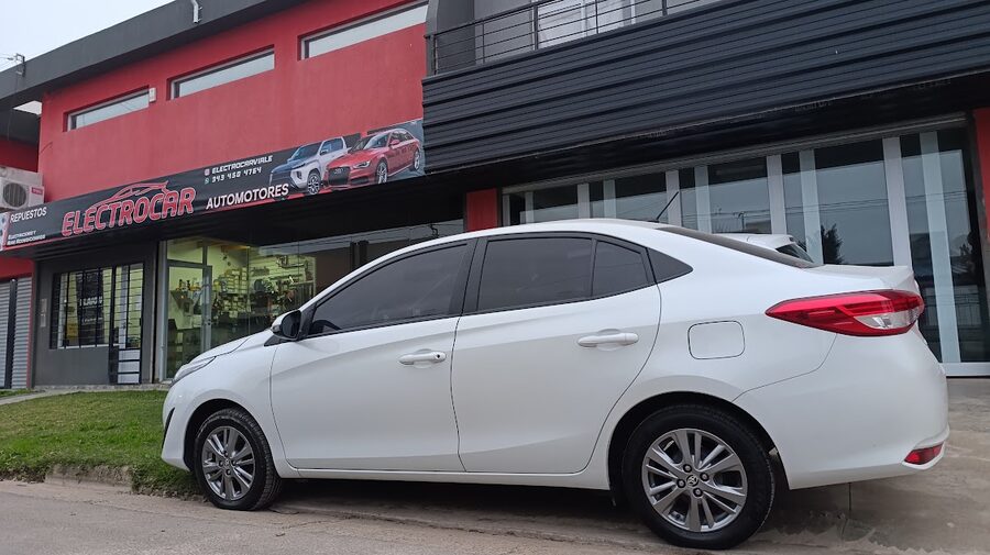 YARIS UNICA DUEÑA VENDO PERMUTO
