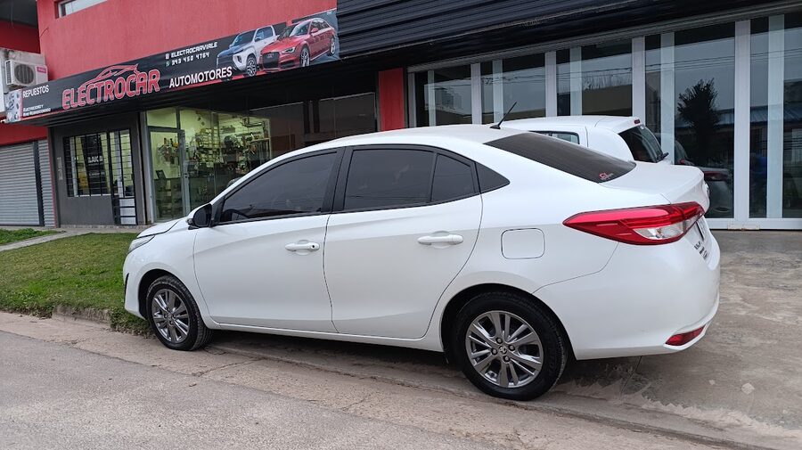 YARIS UNICA DUEÑA VENDO PERMUTO
