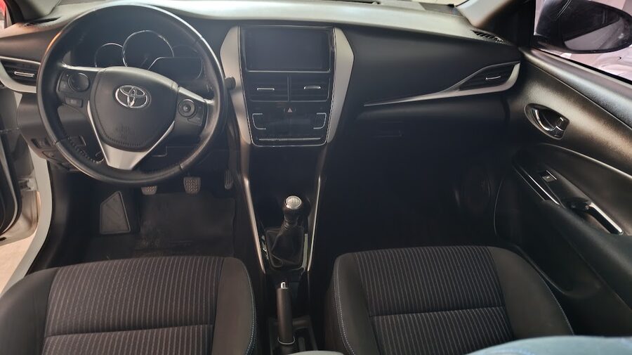 YARIS UNICA DUEÑA VENDO PERMUTO