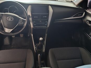YARIS UNICA DUEÑA VENDO PERMUTO