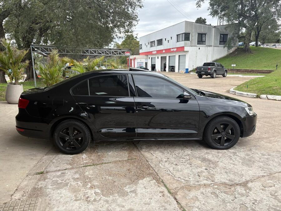 VOLKSWAGEN  VENTO  2.5 170 HP ADVANCE PLUS. RECIBO VEHICULO