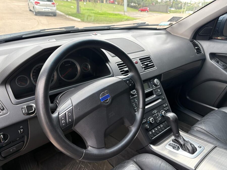 VOLVO  XC 90 2.4 D5 AT LUXURY. recibo vehículo