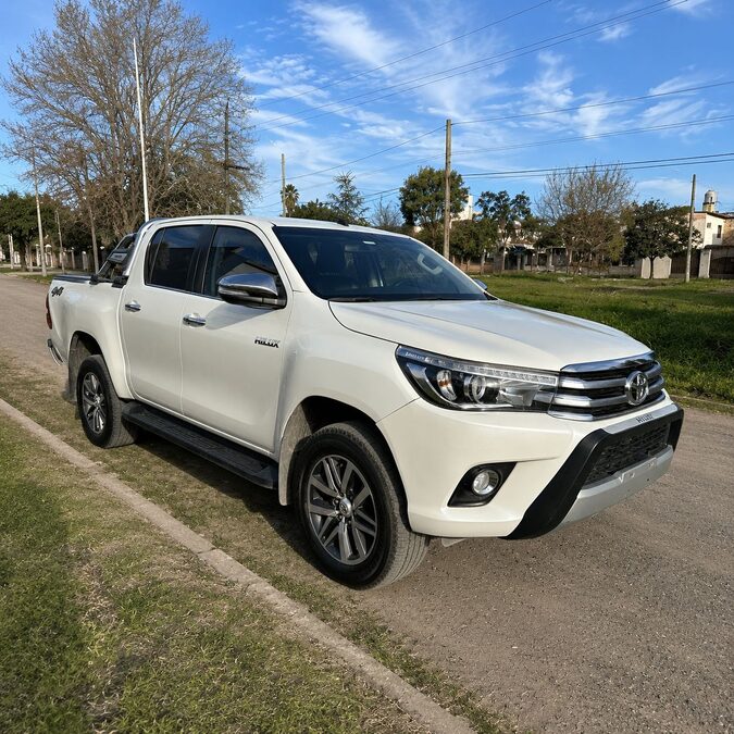 TOYOTA HILUX 2.8 TDI DC SRX 4X4 AUT - AÑO 2.017