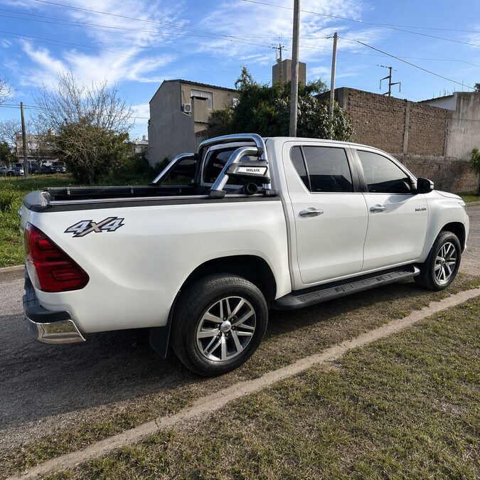 TOYOTA HILUX 2.8 TDI DC SRX 4X4 AUT - AÑO 2.017