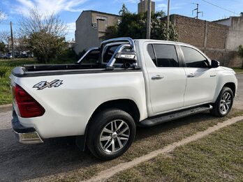 TOYOTA HILUX 2.8 TDI DC SRX 4X4 AUT - AÑO 2.017