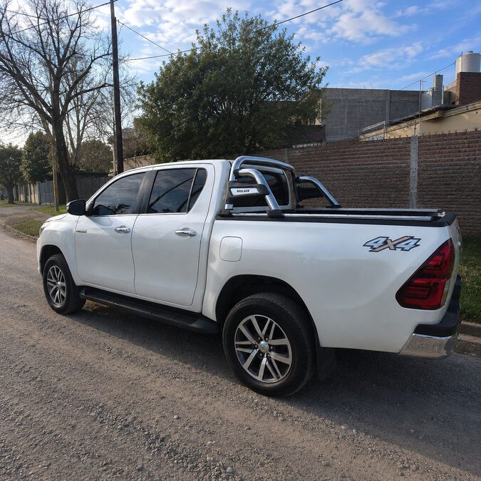 TOYOTA HILUX 2.8 TDI DC SRX 4X4 AUT - AÑO 2.017