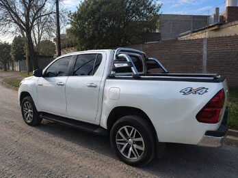 TOYOTA HILUX 2.8 TDI DC SRX 4X4 AUT - AÑO 2.017