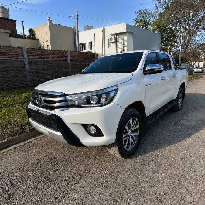 TOYOTA HILUX 2.8 TDI DC SRX 4X4 AUT - AÑO 2.017