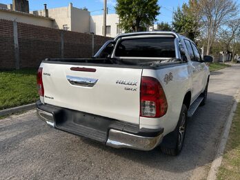 TOYOTA HILUX 2.8 TDI DC SRX 4X4 AUT - AÑO 2.017