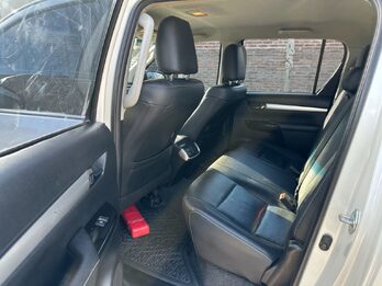 TOYOTA HILUX 2.8 TDI DC SRX 4X4 AUT - AÑO 2.017