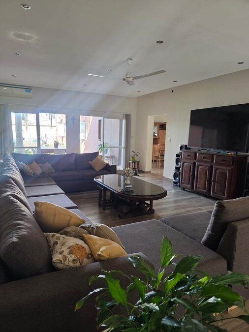 VENTA | Amplia Propiedad con Gran Terreno, Quincho y Pileta