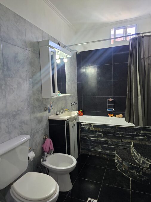 VENTA | Amplia Propiedad con Gran Terreno, Quincho y Pileta