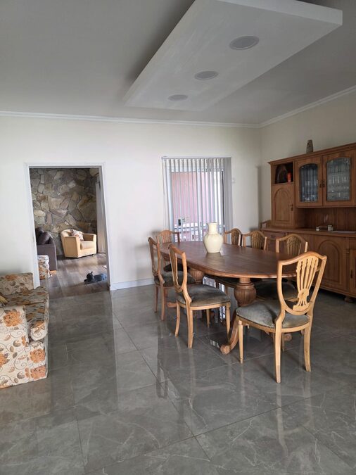VENTA | Amplia Propiedad con Gran Terreno, Quincho y Pileta