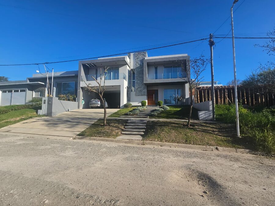 se vende casa zona Acceso Norte