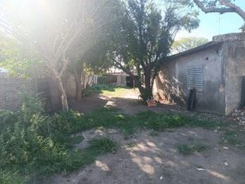 En venta excelente terreno con casa a demoler – frente ex hipódromo