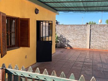 Oportunidad Casa en esquina Blas Parera y Zuviria
