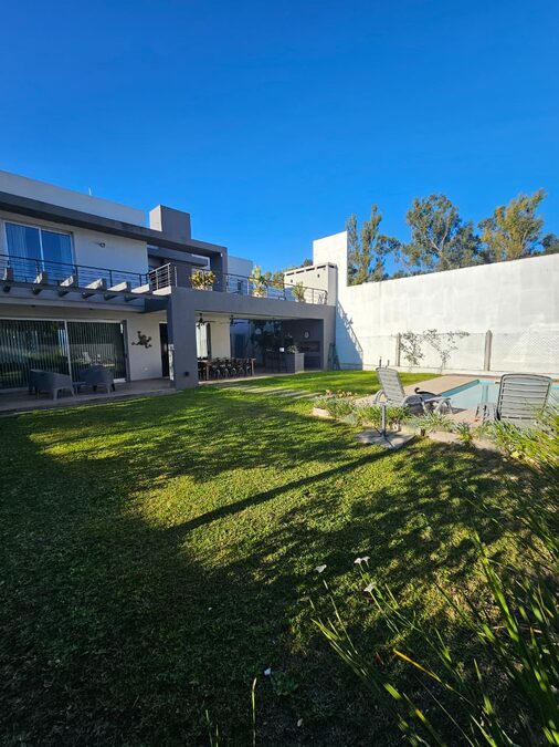 SE VENDE CASA ZONA ACCESO NORTE