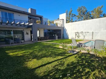 SE VENDE CASA ZONA ACCESO NORTE