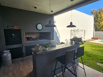 SE VENDE CASA ZONA ACCESO NORTE