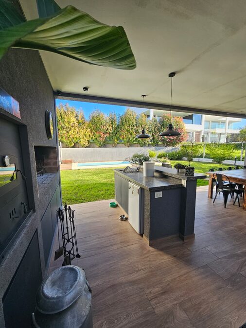 SE VENDE CASA ZONA ACCESO NORTE