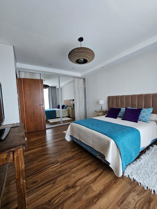 Casa Acceso Norte, tres dormitorios , amplio parquizado, piscina !