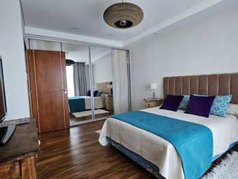 Casa Acceso Norte, tres dormitorios , amplio parquizado, piscina !