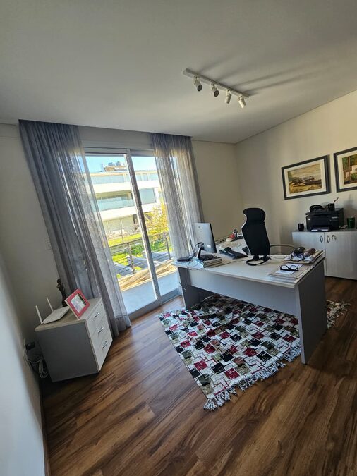 Casa Acceso Norte, tres dormitorios , amplio parquizado, piscina !