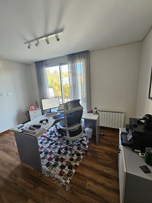 Casa Acceso Norte, tres dormitorios , amplio parquizado, piscina !