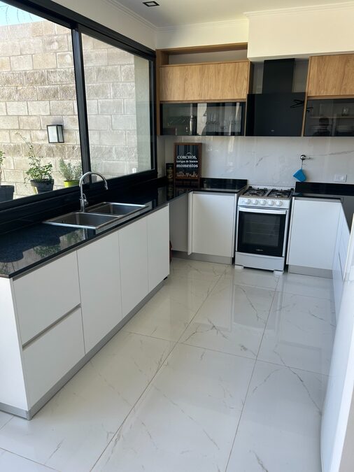 Casa en Venta - Zona Lopez Jordan y Acc. Norte
