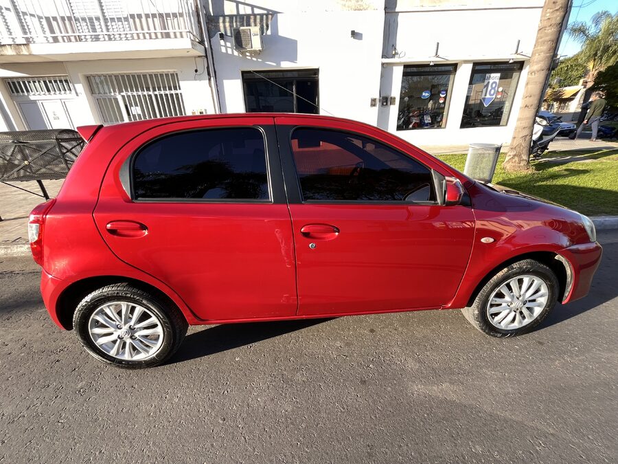 Vendo Toyota Etios XLS