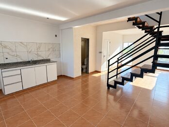 SE ALQUILA DUPLEX DE 3 DORMITORIOS EN ORO VERDE, A ESTRENAR.