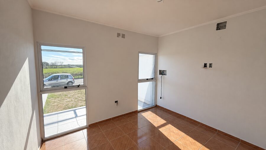 SE ALQUILA DUPLEX DE 3 DORMITORIOS EN ORO VERDE, A ESTRENAR.