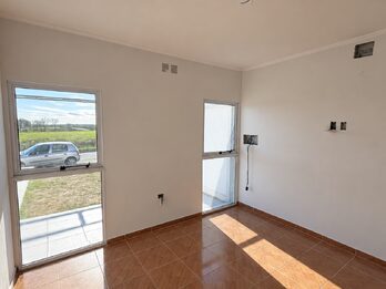 SE ALQUILA DUPLEX DE 3 DORMITORIOS EN ORO VERDE, A ESTRENAR.