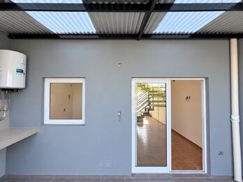 SE ALQUILA DUPLEX DE 3 DORMITORIOS EN ORO VERDE, A ESTRENAR.