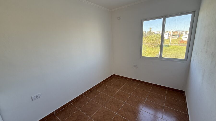 SE ALQUILA DUPLEX DE 3 DORMITORIOS EN ORO VERDE, A ESTRENAR.