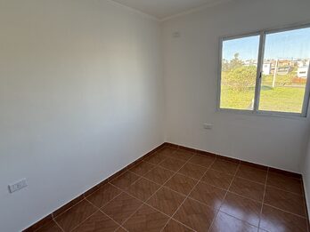 SE ALQUILA DUPLEX DE 3 DORMITORIOS EN ORO VERDE, A ESTRENAR.